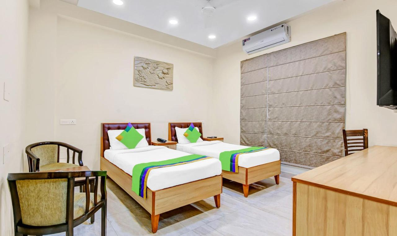 Treebo Sai Village Gold Souk - Sec 43 Gurgaon Buitenkant foto